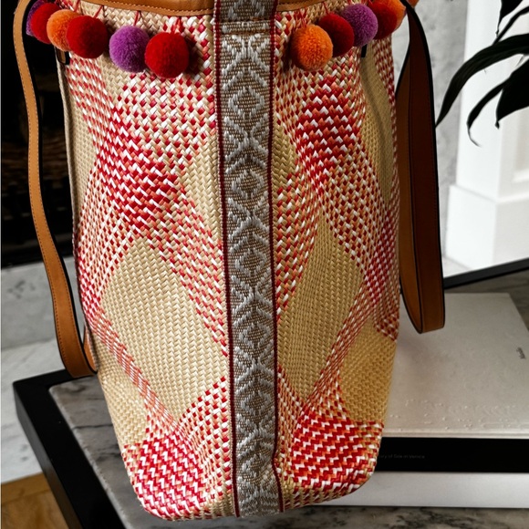 Vera Bradley Beach Tote Woven Coral with Pom Poms Excellent Like New Condition - Picture 4 of 9
